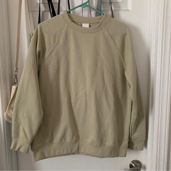 NWOT H&M Crewneck - Picture 2 of 5